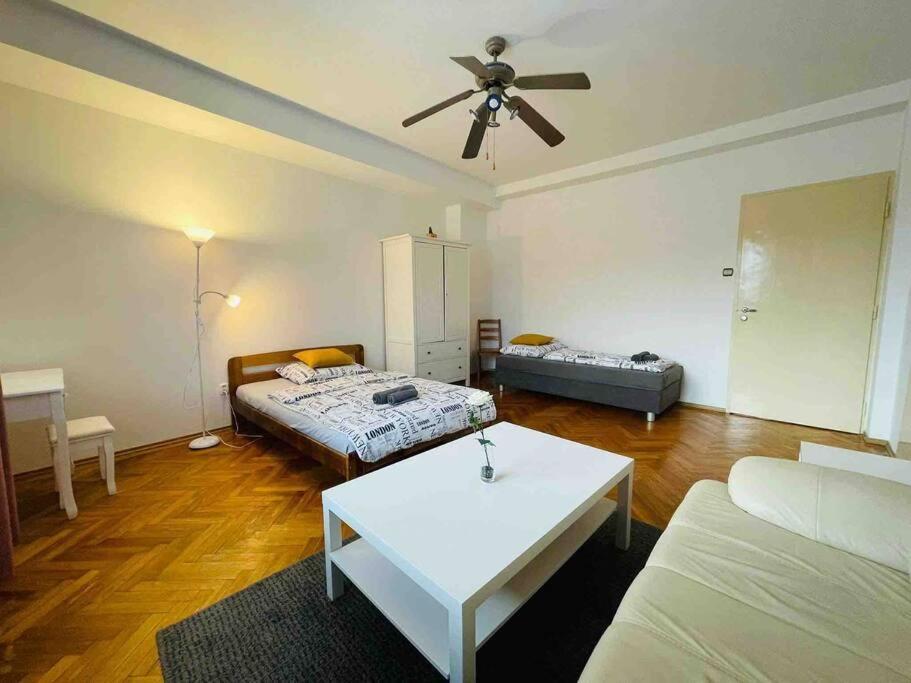 Lovely 2Bdr In Center, Wifi & Self-Check In Bratysława Zewnętrze zdjęcie