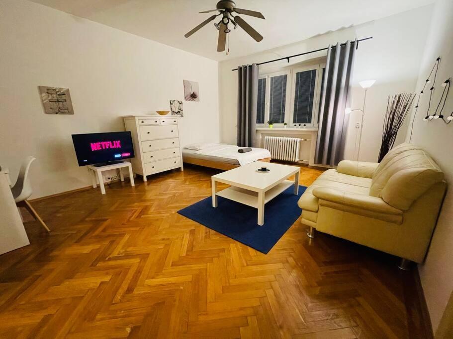 Lovely 2Bdr In Center, Wifi & Self-Check In Bratysława Zewnętrze zdjęcie